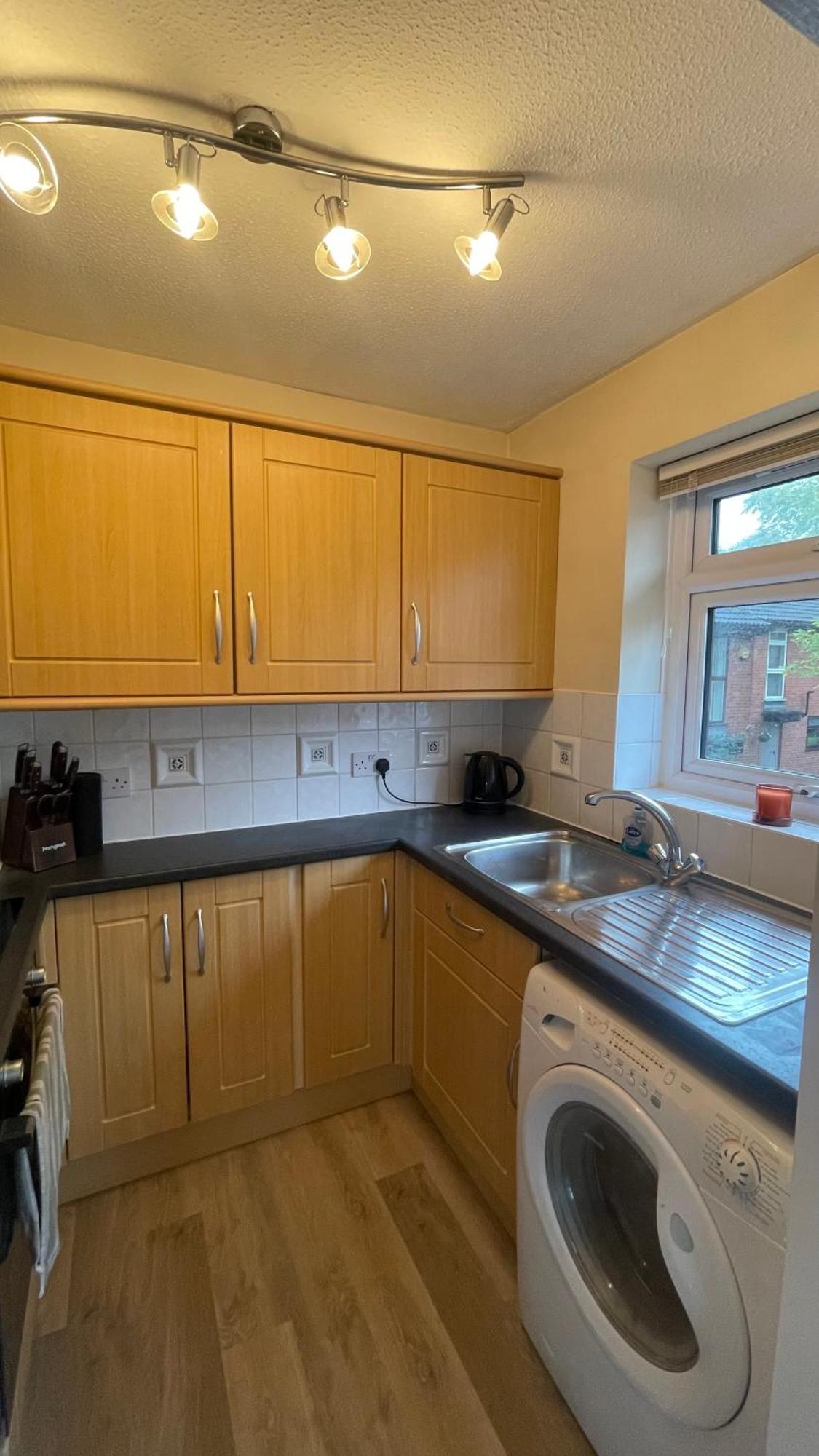 Entire With Private Entrance * Earley