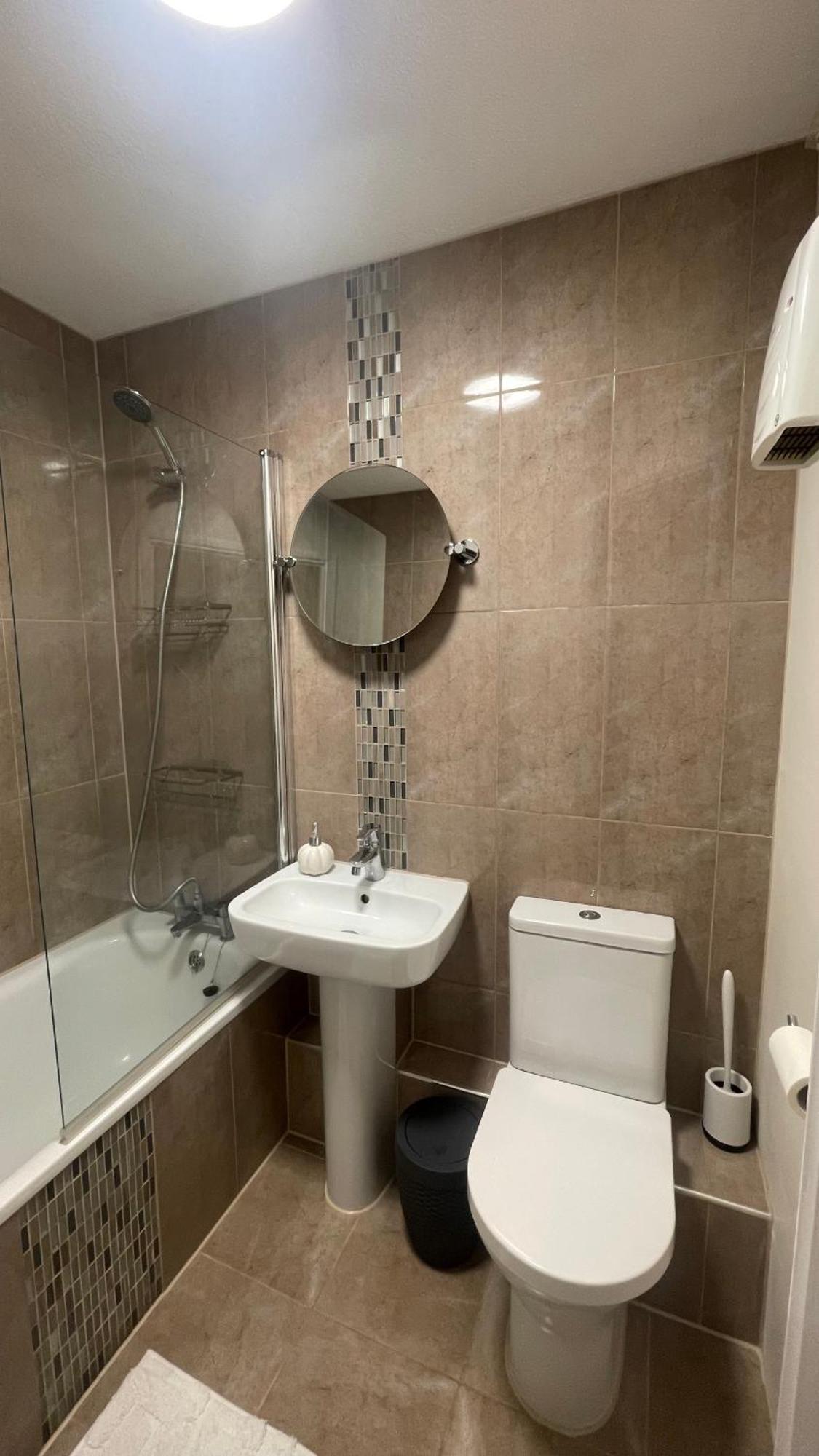 Entire With Private Entrance * Earley